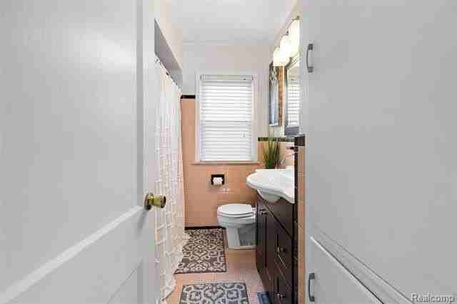 3303 Ellwood Ave - Photo 7 of 21