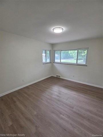 24010 Rensselaer St - Photo 6 of 26