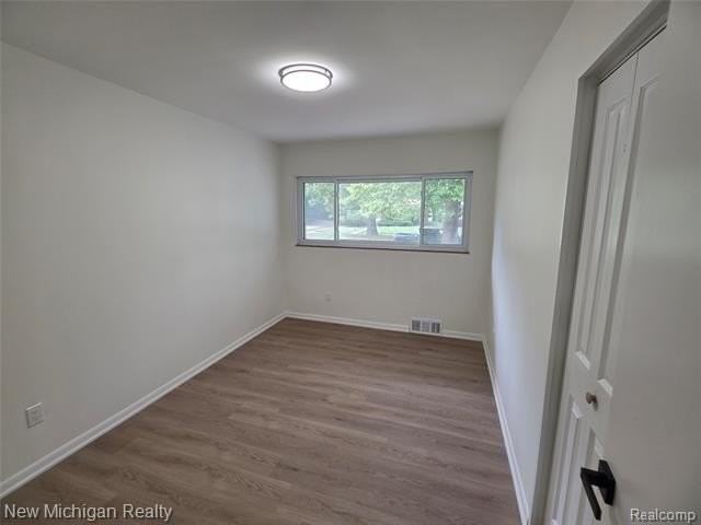24010 Rensselaer St - Photo 7 of 26
