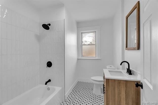 951 E Grand Blvd - Photo 3 of 20