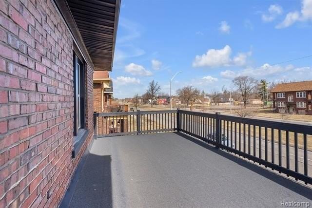 951 E Grand Blvd - Photo 4 of 20