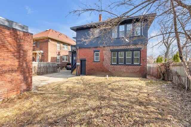 951 E Grand Blvd - Photo 5 of 20