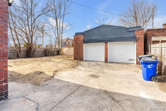 951 E Grand Blvd - Photo 7 of 20