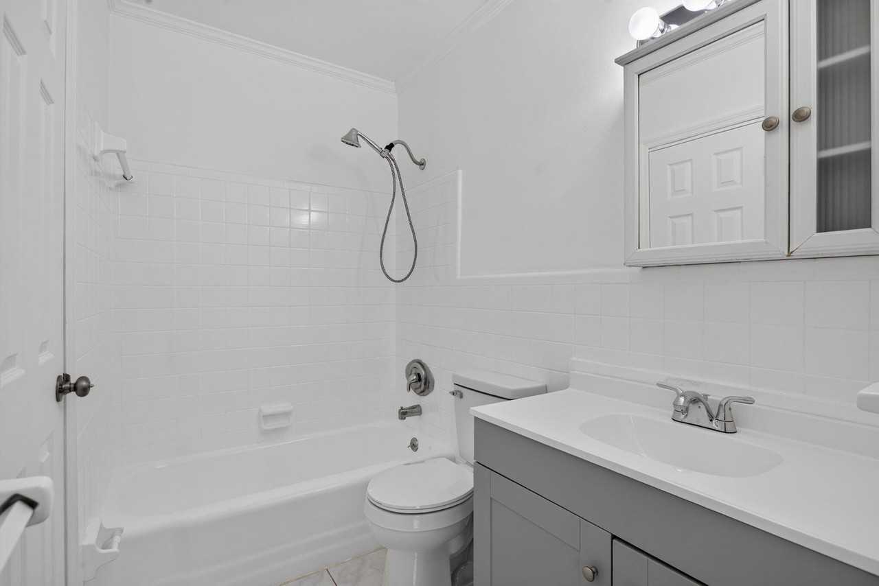 1181 Ne 23rd Ter #11 - Photo 7 of 11