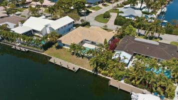 featured image of 2810 Ne 52nd St