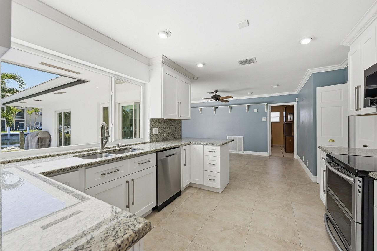 2810 Ne 52nd St - Photo 4 of 50