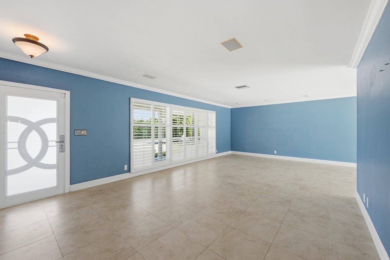 2810 Ne 52nd St - Photo 6 of 50