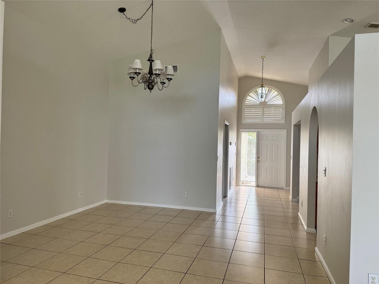 1057 Se Westminster Pl - Photo 3 of 19
