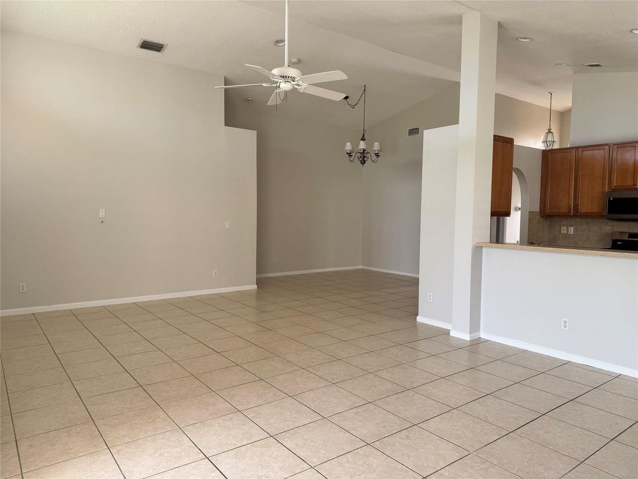 1057 Se Westminster Pl - Photo 5 of 19