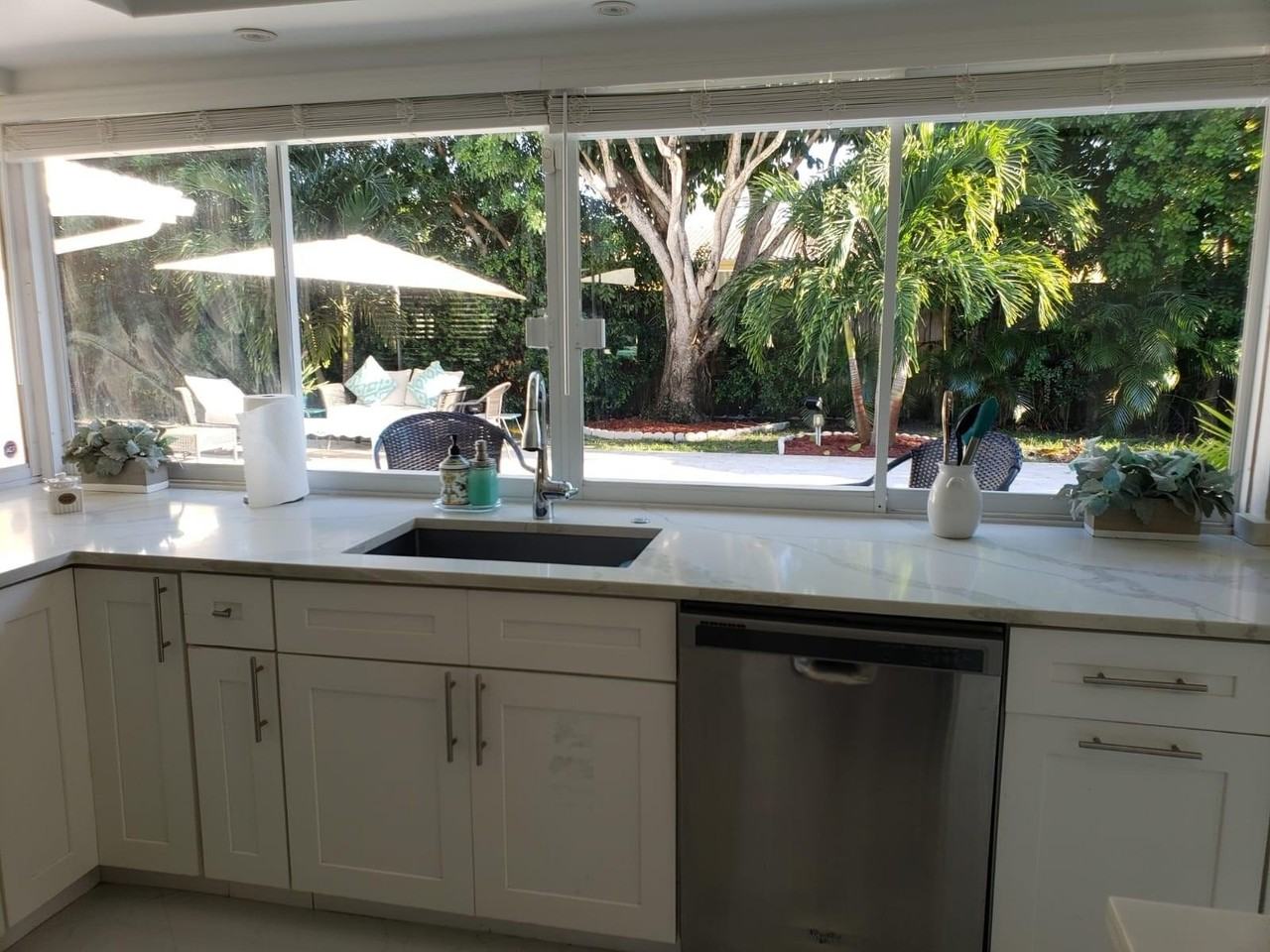 2050 Ne 62nd St - Photo 6 of 19