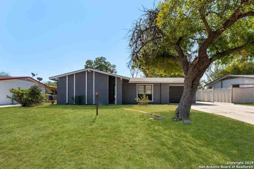 7210 Cloverfield Ln - Photo 2 of 25