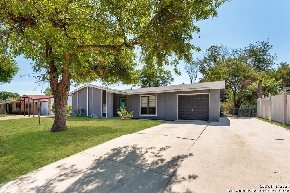 7210 Cloverfield Ln - Photo 3 of 25