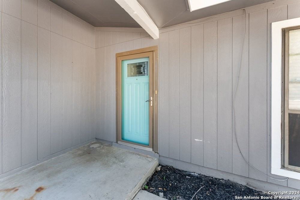 7210 Cloverfield Ln - Photo 5 of 25