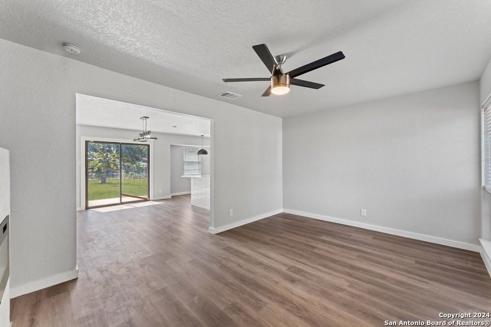 7210 Cloverfield Ln - Photo 6 of 25