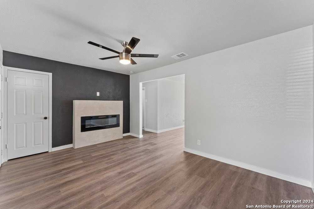 7210 Cloverfield Ln - Photo 7 of 25