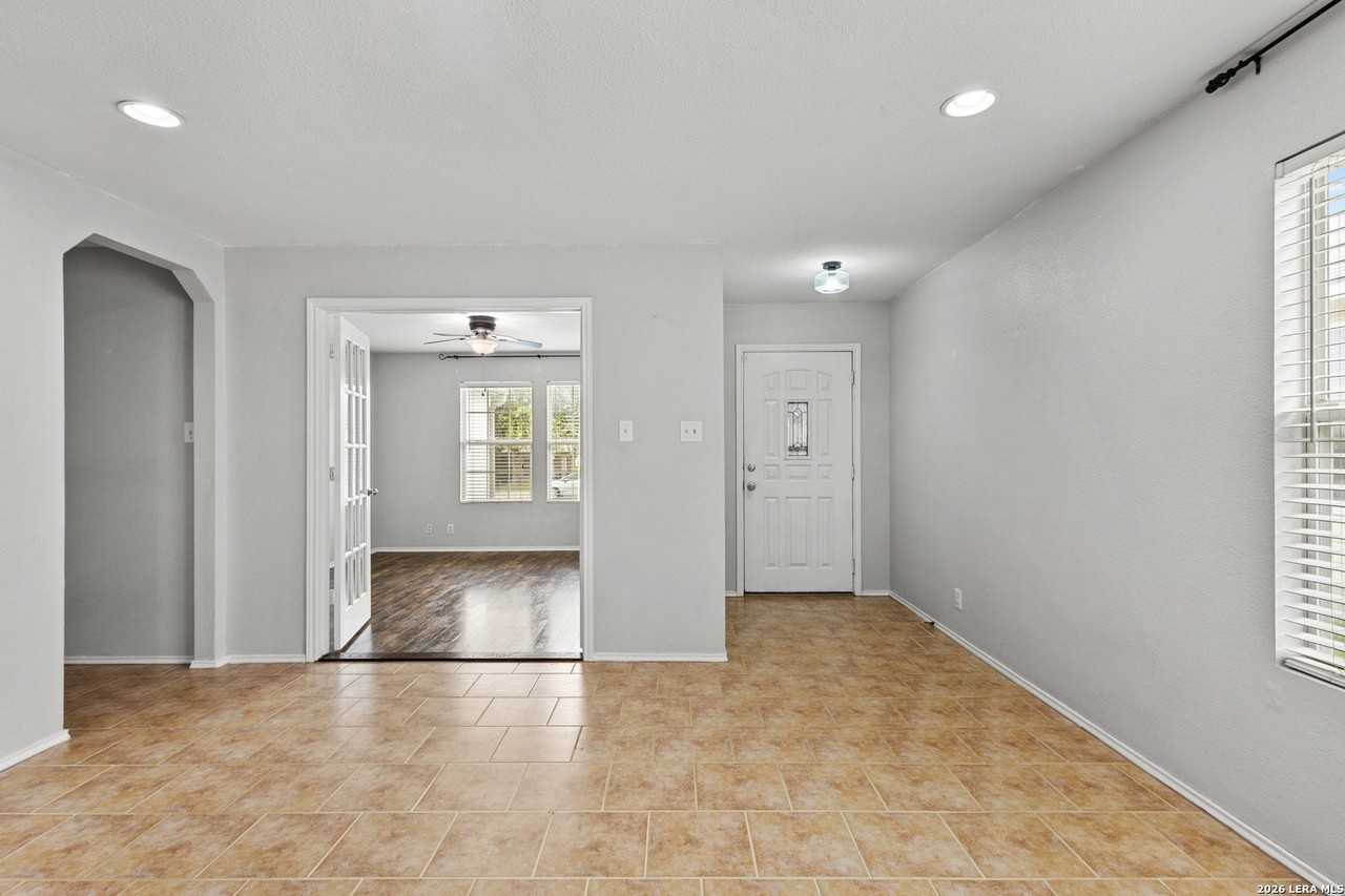 140 Katie Ct - Photo 3 of 20
