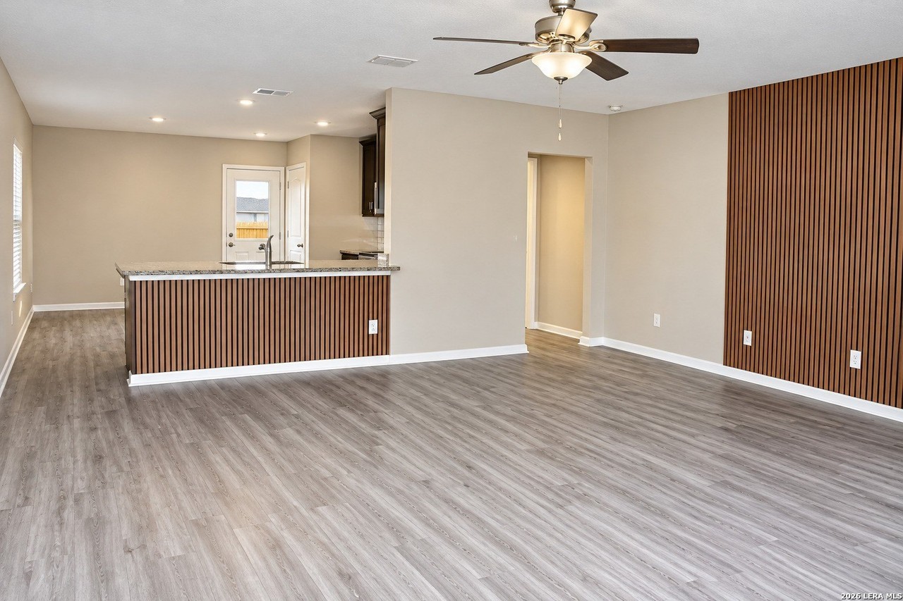10930 Chatham Ct - Photo 5 of 20