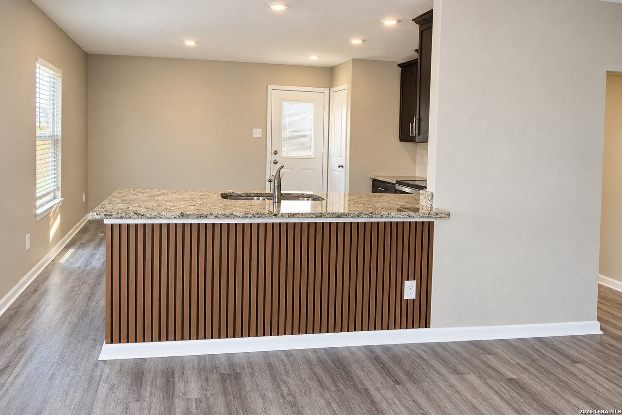10930 Chatham Ct - Photo 7 of 20