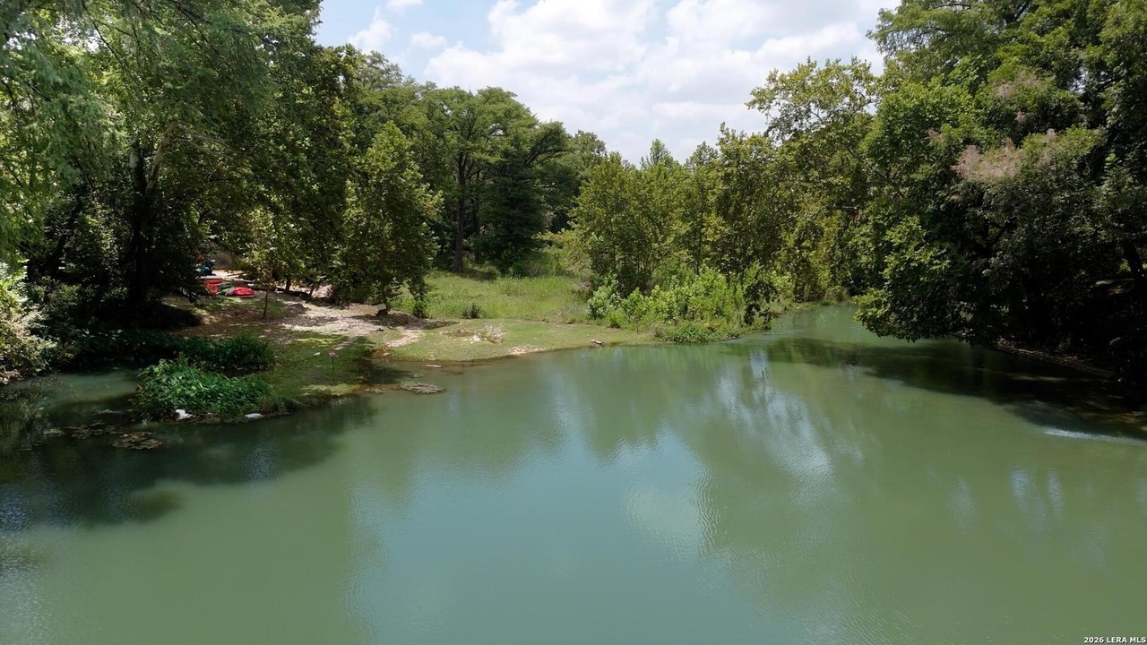1329 River Place Dr - Photo 5 of 26