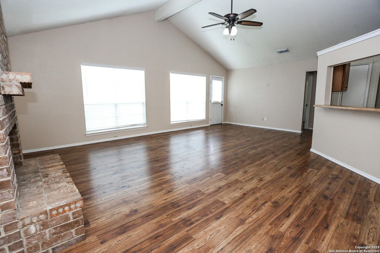 9515 Woodland Hls - Photo 4 of 22