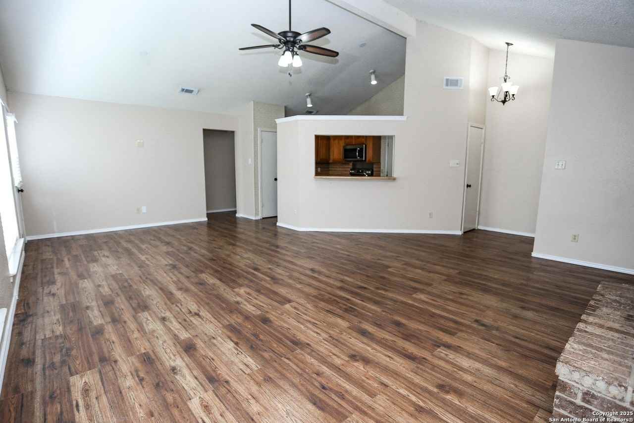 9515 Woodland Hls - Photo 6 of 22