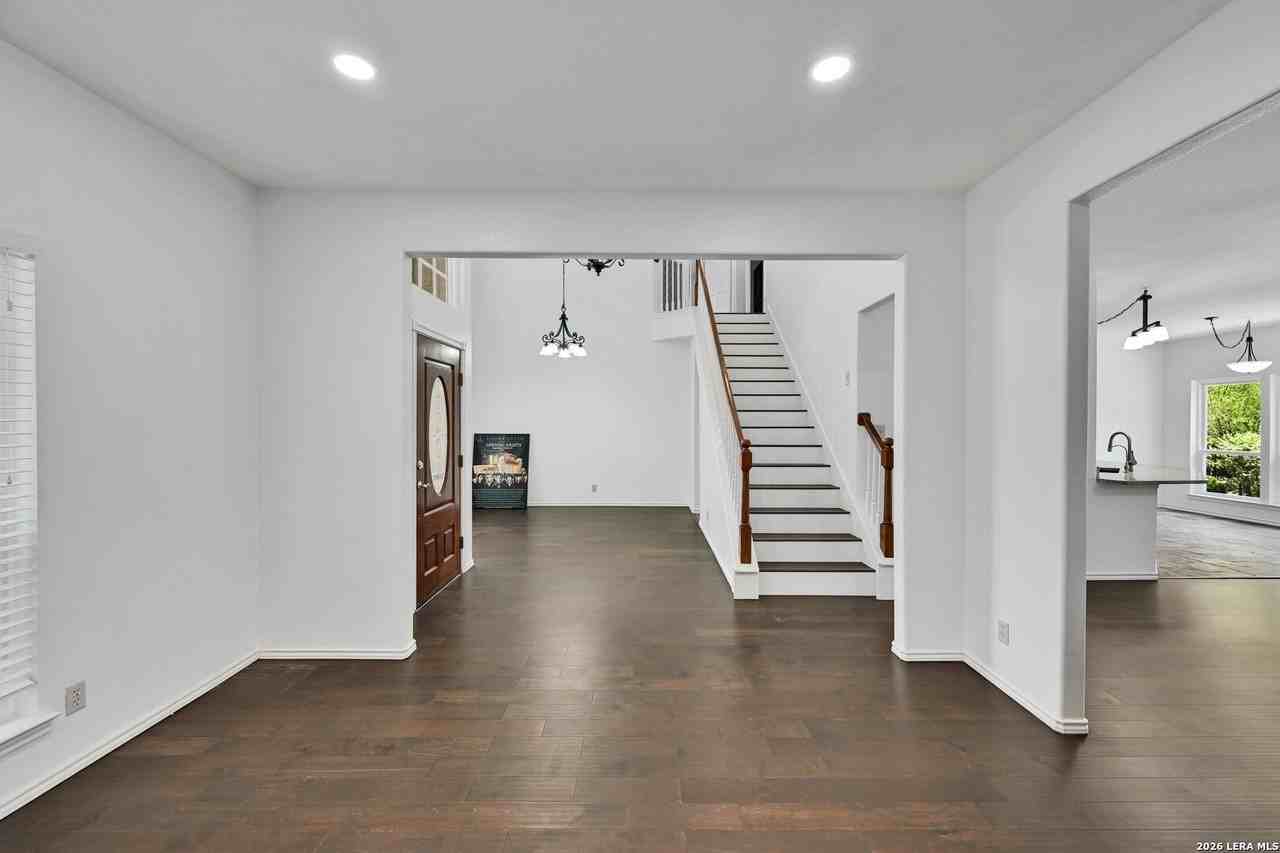 15010 Oak Briar - Photo 3 of 24
