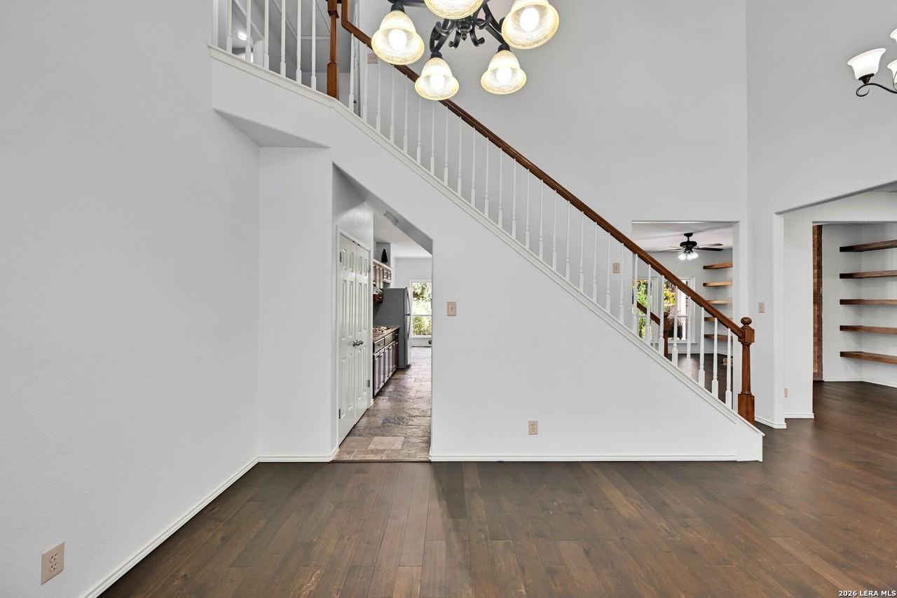 15010 Oak Briar - Photo 4 of 24