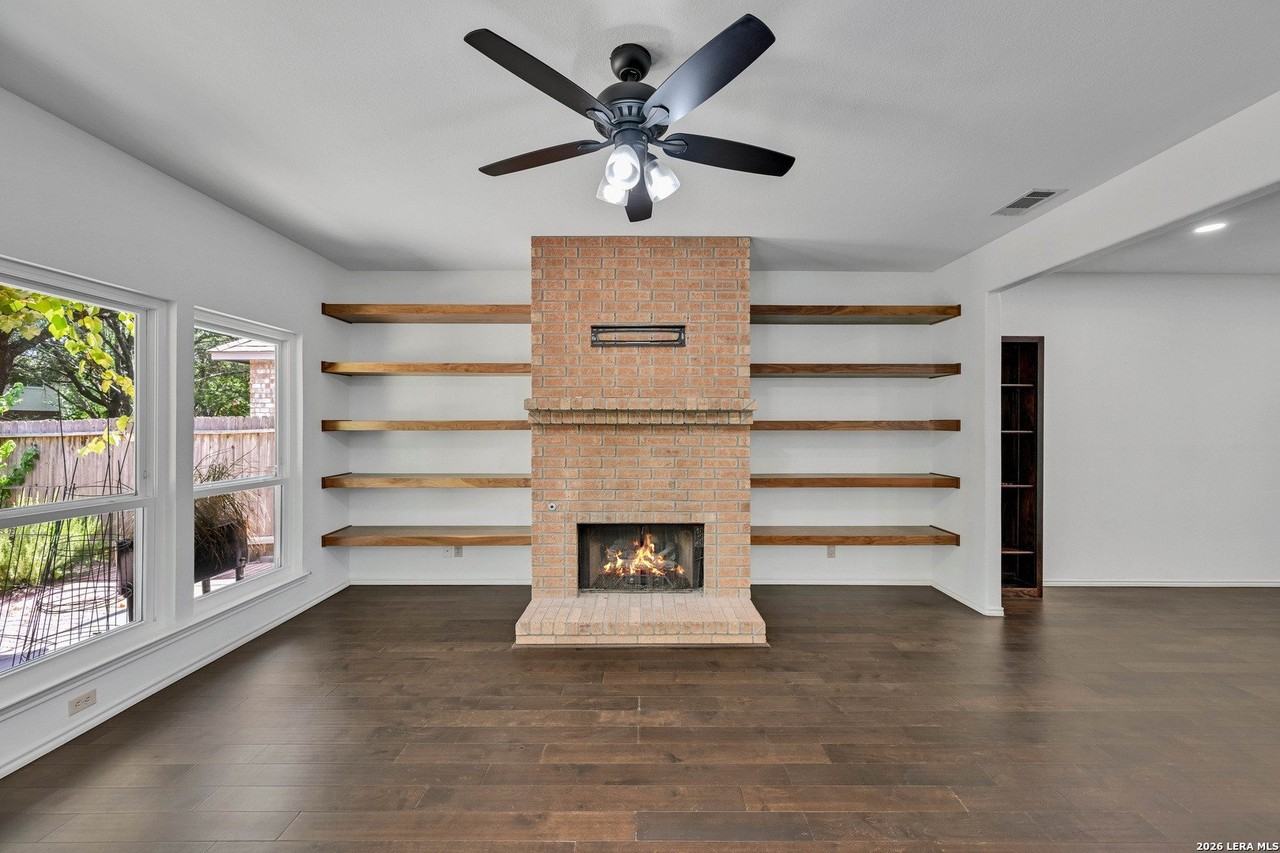 15010 Oak Briar - Photo 6 of 24