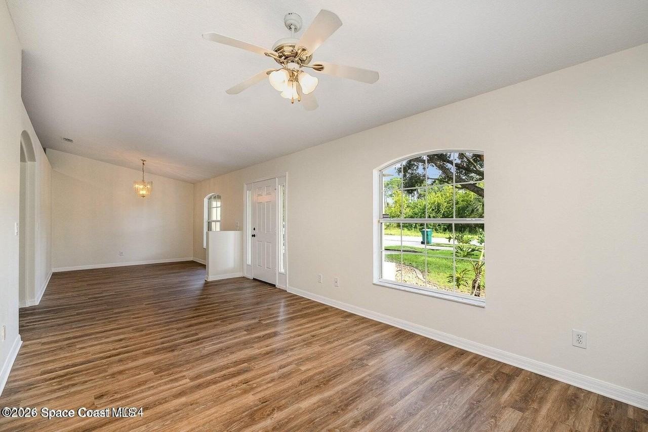 4295 Kings Hwy - Photo 3 of 25