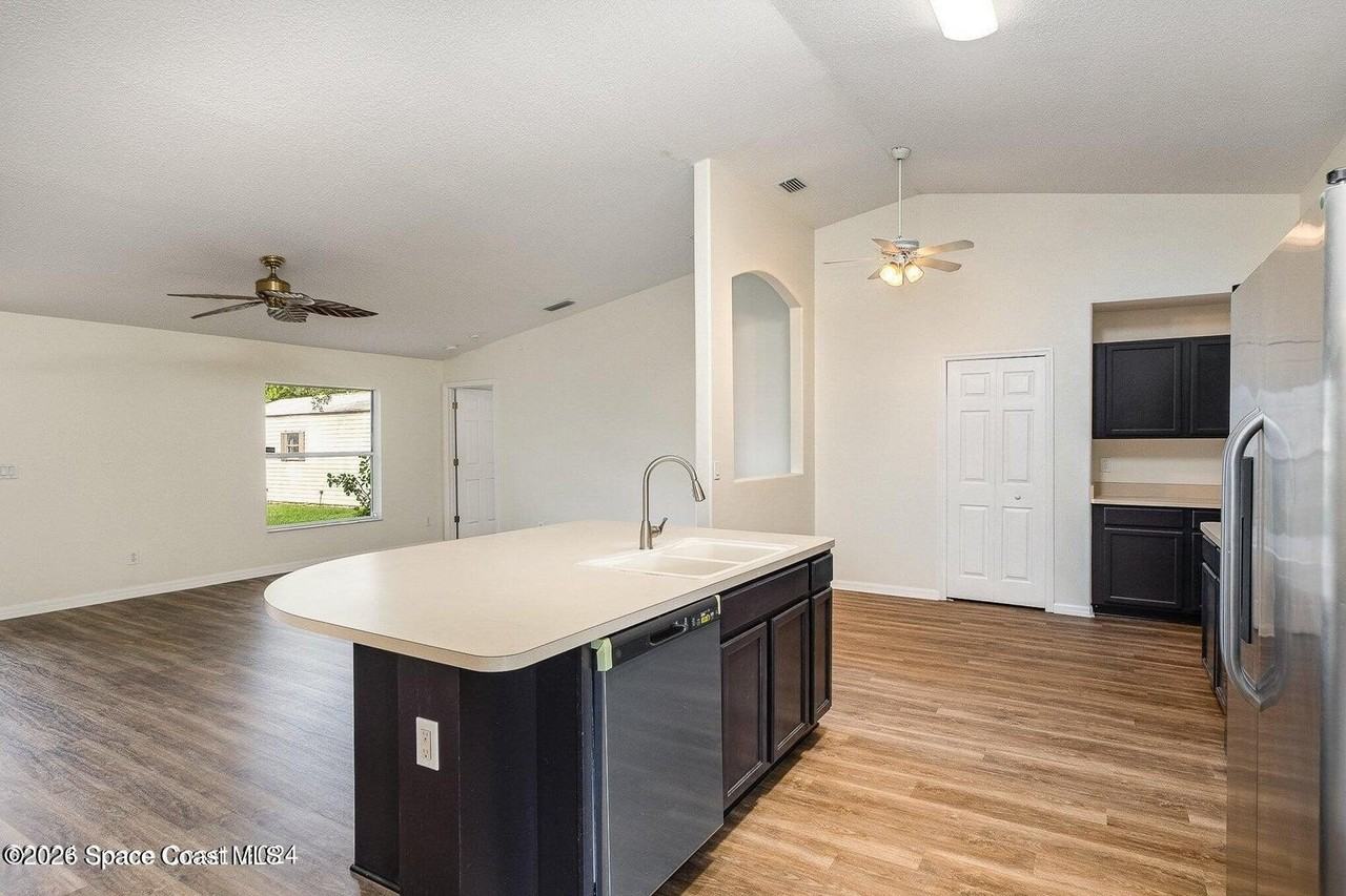 4295 Kings Hwy - Photo 6 of 25
