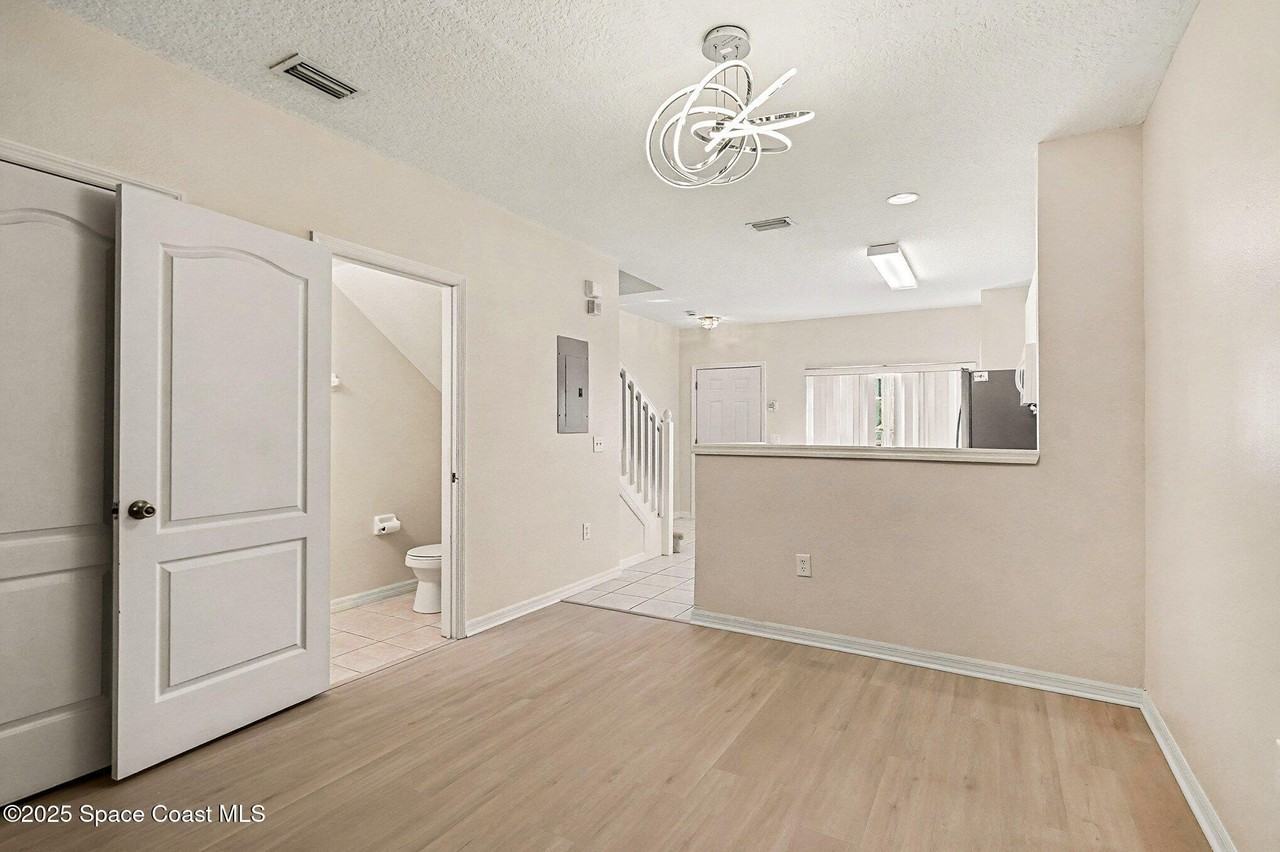 1352 Hampton Park Ln - Photo 5 of 15