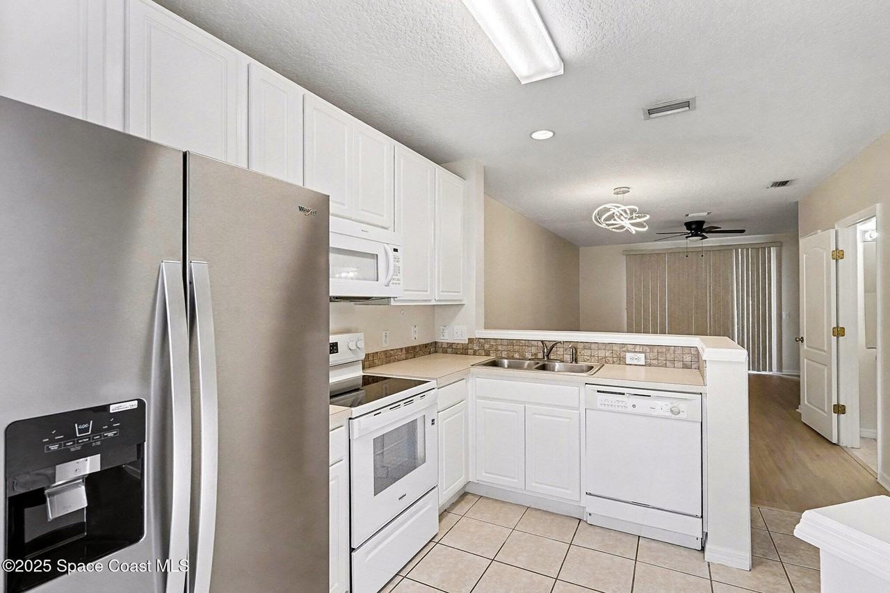 1352 Hampton Park Ln - Photo 6 of 15