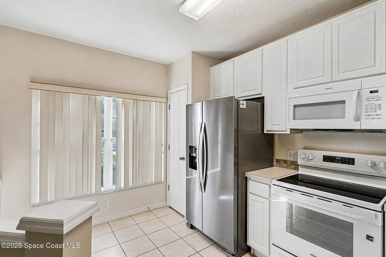 1352 Hampton Park Ln - Photo 7 of 15