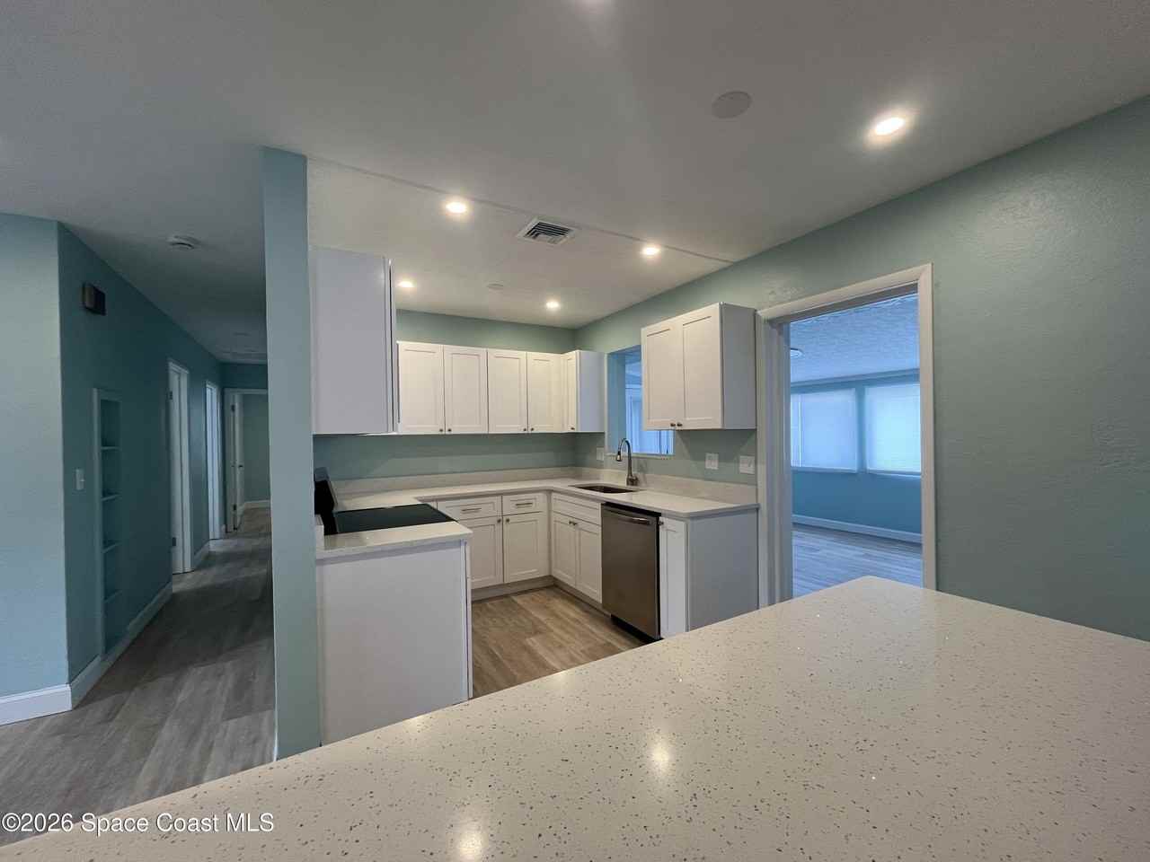 1054 Hibiscus St - Photo 3 of 18