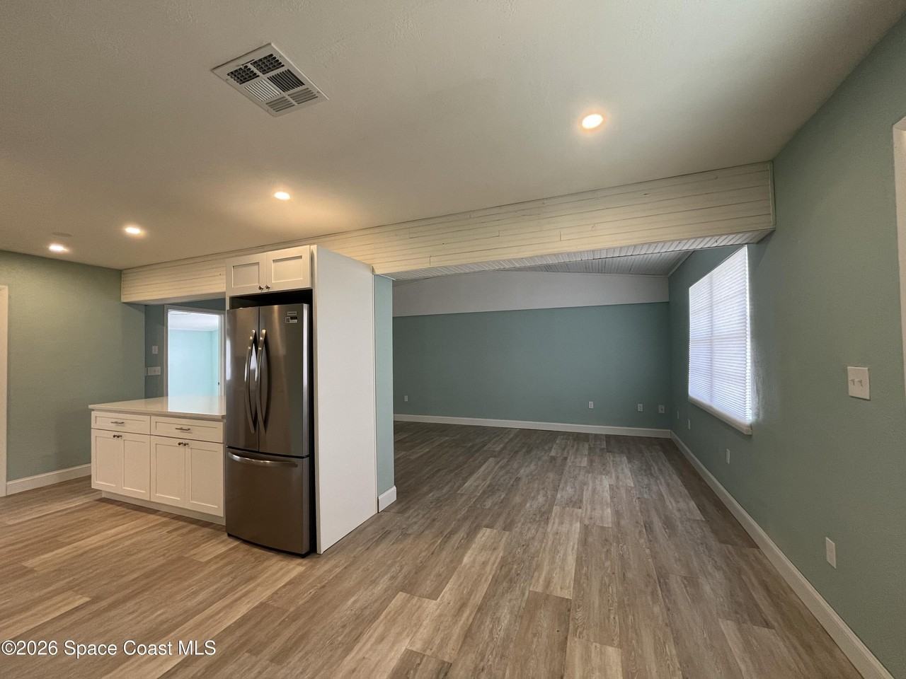 1054 Hibiscus St - Photo 5 of 18