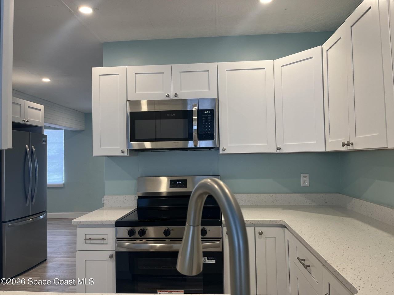 1054 Hibiscus St - Photo 6 of 18