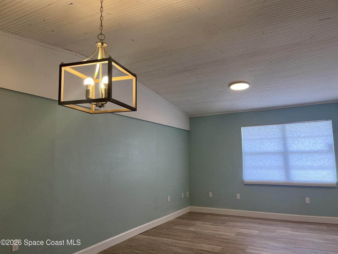 1054 Hibiscus St - Photo 7 of 18