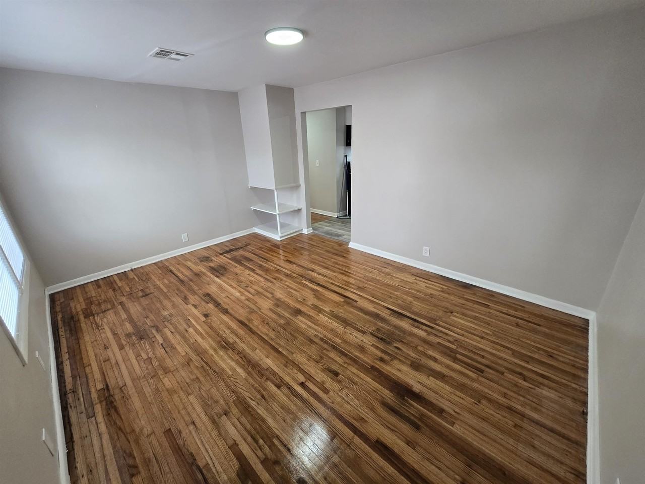 901 N Anna St - Photo 3 of 14