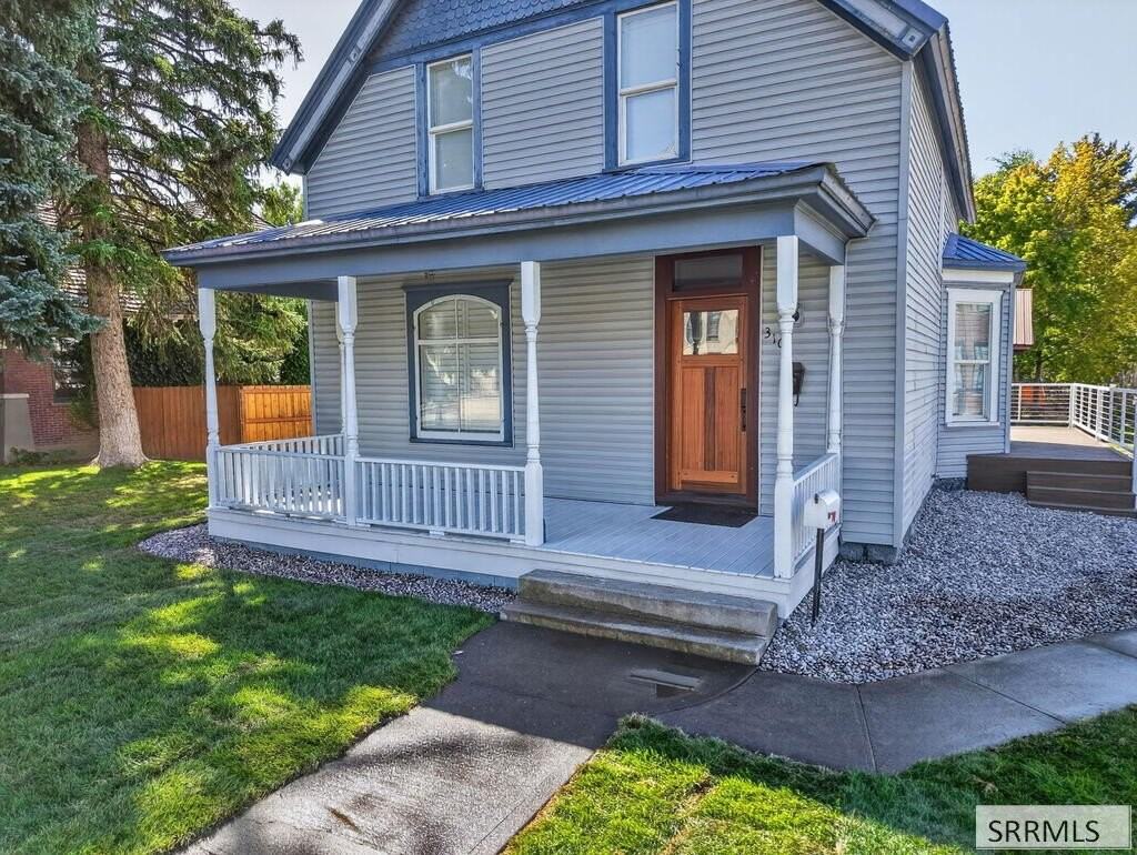 310 Elm St - Photo 4 of 50