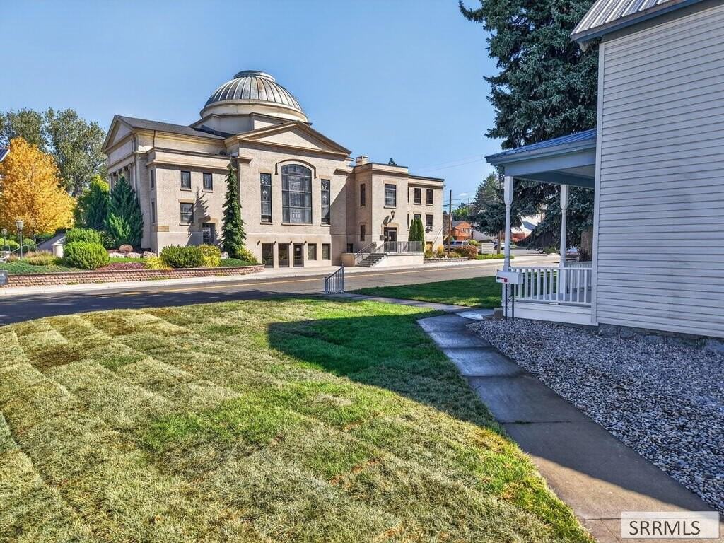 310 Elm St - Photo 5 of 50