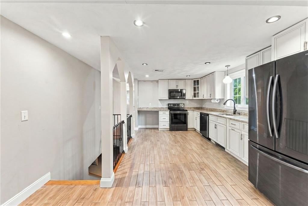 216 Hyde St - Photo 6 of 17