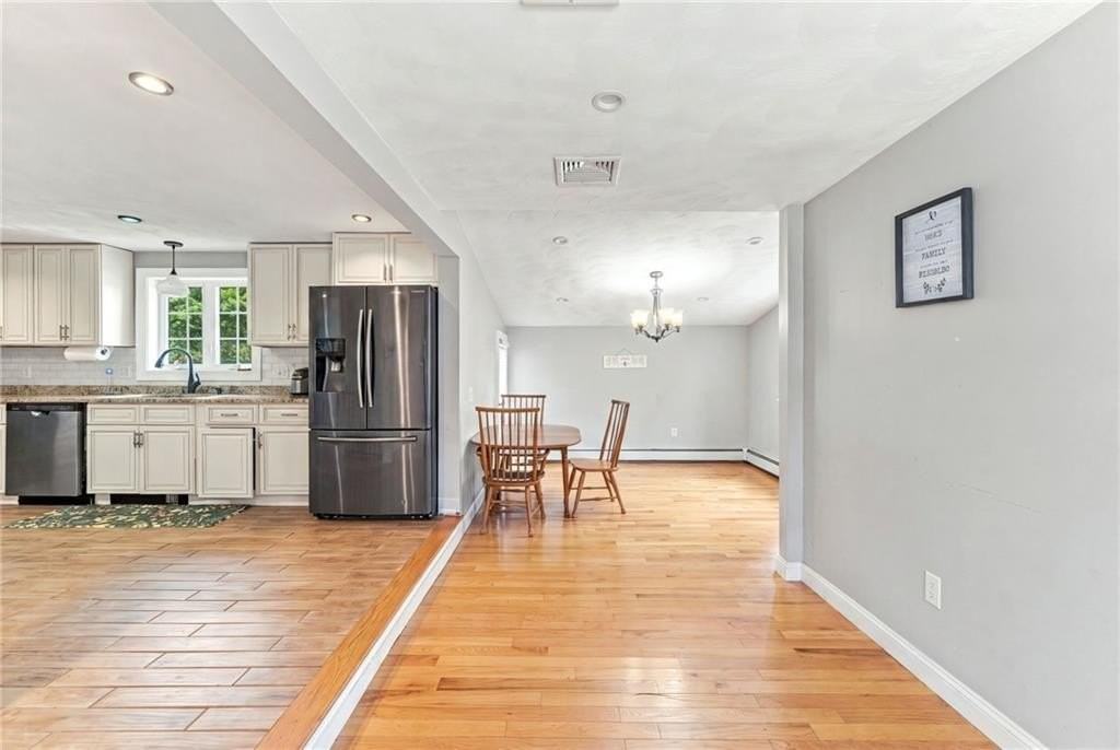 216 Hyde St - Photo 7 of 17