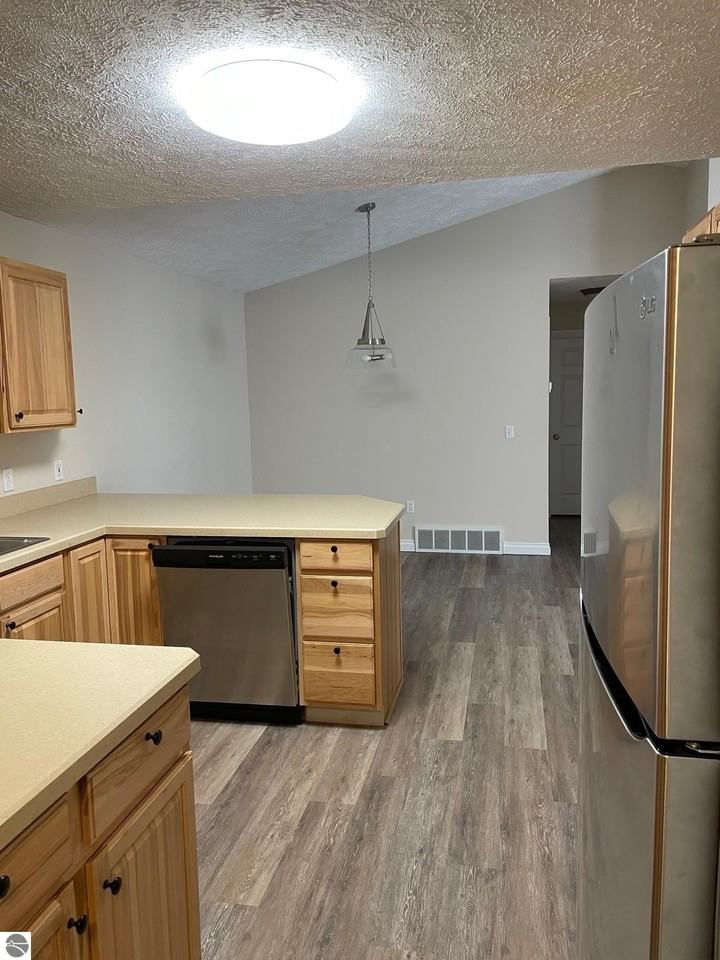 2964 Emerald Bluffs Drive - Photo 2 of 14