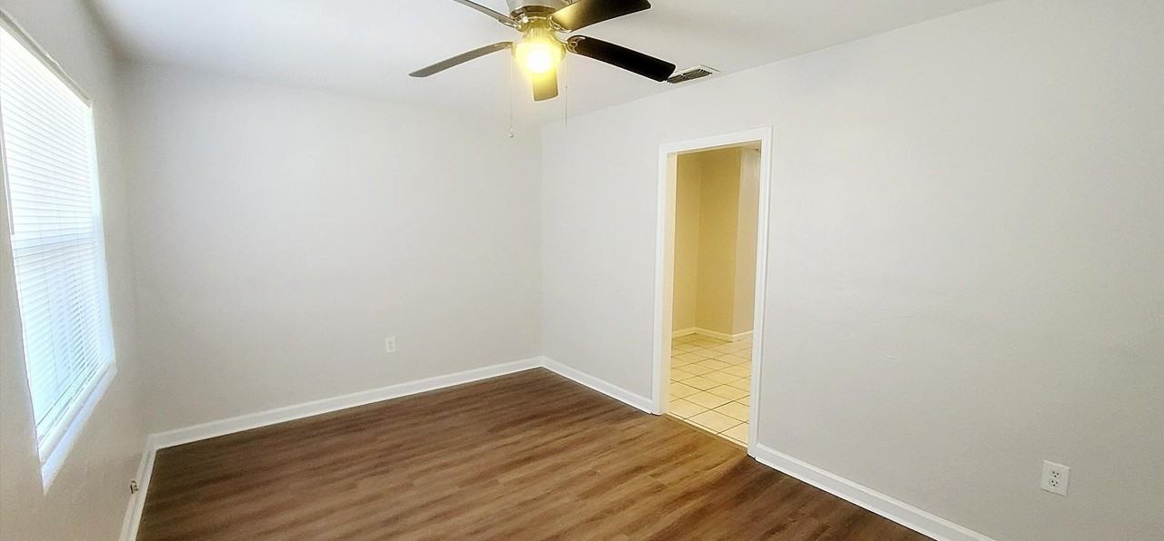 1438 Hudson St #1 - Photo 2 of 17
