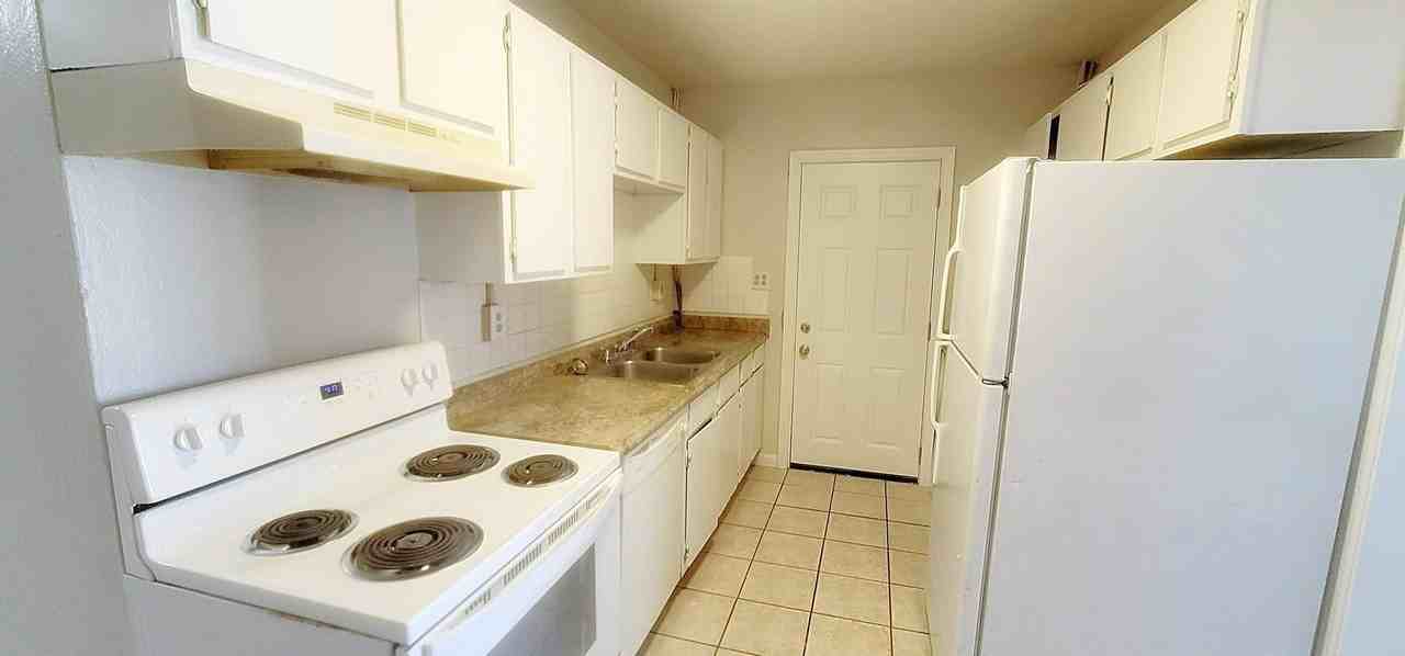 1438 Hudson St #1 - Photo 7 of 17