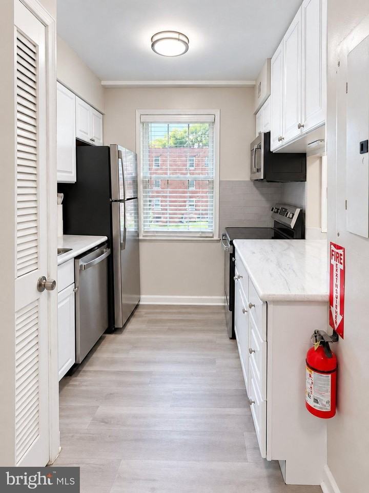 2018 37th St Se #102 - Photo 4 of 22