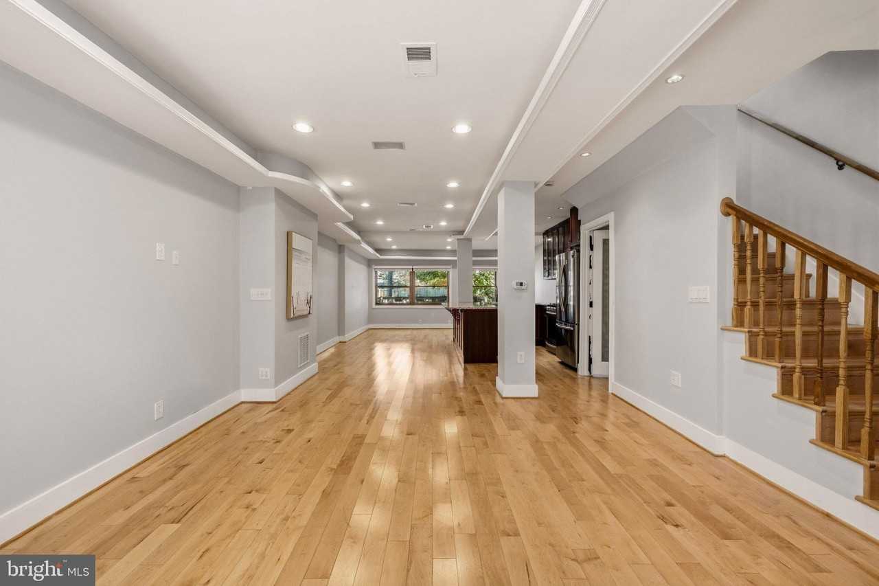 2217 38th St Nw - Photo 3 of 33