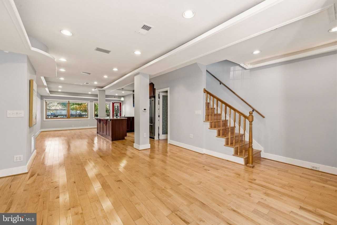 2217 38th St Nw - Photo 4 of 33