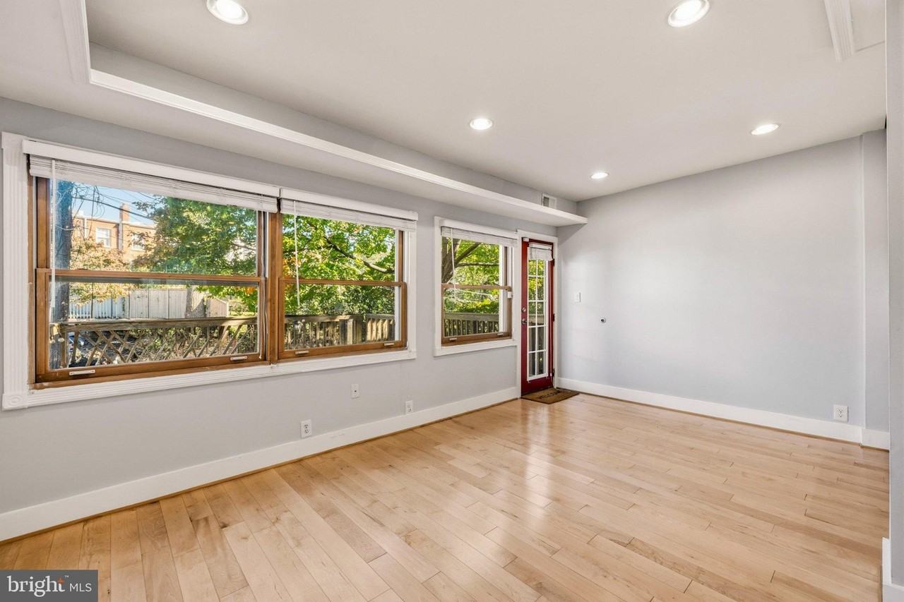 2217 38th St Nw - Photo 5 of 33