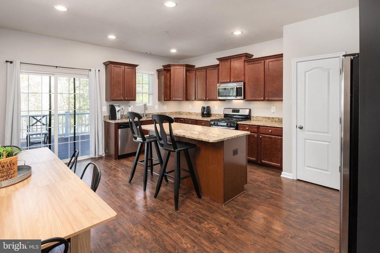 518 Kinglets Roost Ln - Photo 6 of 34